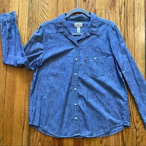 Levi’s Chambrey Button Up Collared Shirt